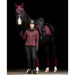 LeMieux Suede Crystal Dressurunderlag /Bordeaux - Hest og rytter med matchende udstyr