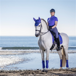 LeMieux Loire Classic Dressurunderlag / Bluebell - Modelfoto hest og rytter