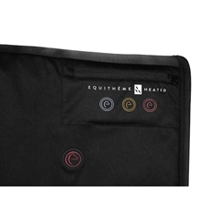 Equitheme Batteriopvarmet rygvarmer til hest - Close up af lomme til batteri