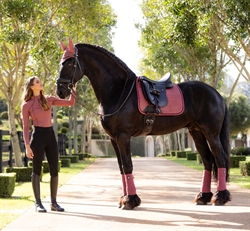 LeMIeux Suede Dressurunderlag /Orchid - Hest med rytter