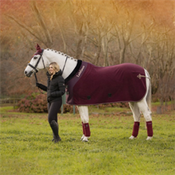 LeMieux Fleece Rug - Fleece dækken / Rioja - Flot vinrød farve