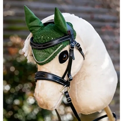 LeMieux Hobby Horse Hut til Kæphest /Hunter Green - Vist på kæphest med trense