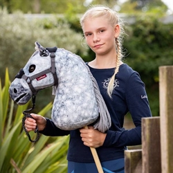 LeMieux Hobby Horse Grime sæt til Kæphest /Sort - Modelfoto vist på kæphest.