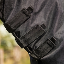 QHP Hals til udedækken - Big Neck - Sort - Close up af velcro lukning