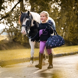 QHP Hjelmtaske LIZE - Modelfoto af pony og rytter