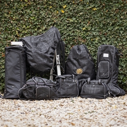 QHP Trensetaske Collection /Midtnight Sort - Vist sammen med andet udstyr i matchende farve.