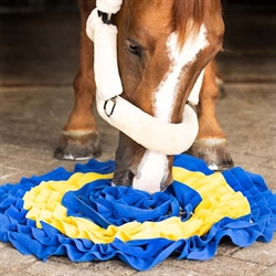 QHP Snuffle Mat - Goidbidsmåtte - Modelfoto til hest