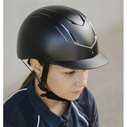 Riding World TOPY Junior Ridehjelm / Sort - Modelfoto