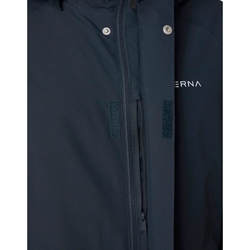 Stierna SKY Rain Coat /Navy – lang vandtæt regnfrakke til mænd med hætte, refleksdetaljer og sadelbeskyttelse til ridning. - Close up af inderlomme