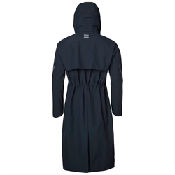 Stierna SKY Rain Coat /Navy – lang vandtæt regnfrakke til mænd med hætte, refleksdetaljer og sadelbeskyttelse til ridning. - Set bagfra med rynket talje