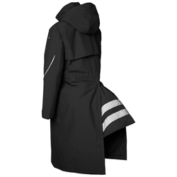 Stierna SKY Rain Coat /Sort – Vandtæt ridefrakke til mænd med hætte, 20.000 mm vandsøjletryk, refleksdetaljer og sadelbeskyttelse - Vist med åben rideslids