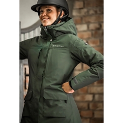 Stierna STELLA Vinterfrakke 2.0 til ridning & Fritid /Ivy Green - Modelfoto close up