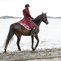 Stierna STELLA Frakke Lang Vinterfrakke /Merlot - Til ridning og fritid - Vist på rytter til hest