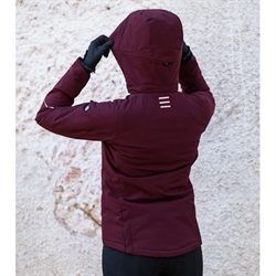 Stierna STELLA Vinterjakke /Merlot - Modelfoto ryg med hætten oppe