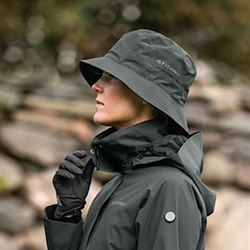 Stierna Storm Rain Hat /Ivy Green - Modelfoto - Cloes up