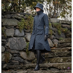 Stierna Storm Rain Hat /Navy - Vist på model med Stierna Stella Vinterfrakke