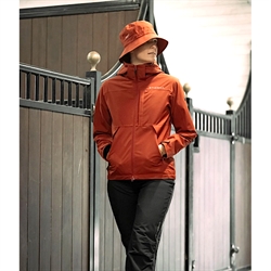 Stierna Storm Rain Jacket /Copper - Modelfoto set forfra