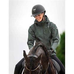 Stierna Storm Rain Jacket /Ivy Green - Modelfoto