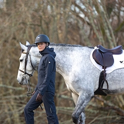 Stierna Storm Rain Jacket /Navy - Modelfoto