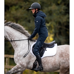 Stierna Storm Rain Overtræksbukser - SHORT Pants /Navy - Modelfoto af rytter