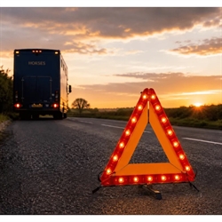 Woof Wear Warning Triangle – batteridrevet advarselstrekant med konstant og blinkende lys til hestetrailer, hestetransporter og 