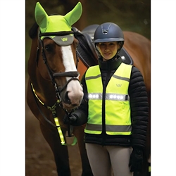 Woof Wear Hi Vis Refleksvest med LED lys /Gul - Modelfoto rytter med hest med matchende udstyr